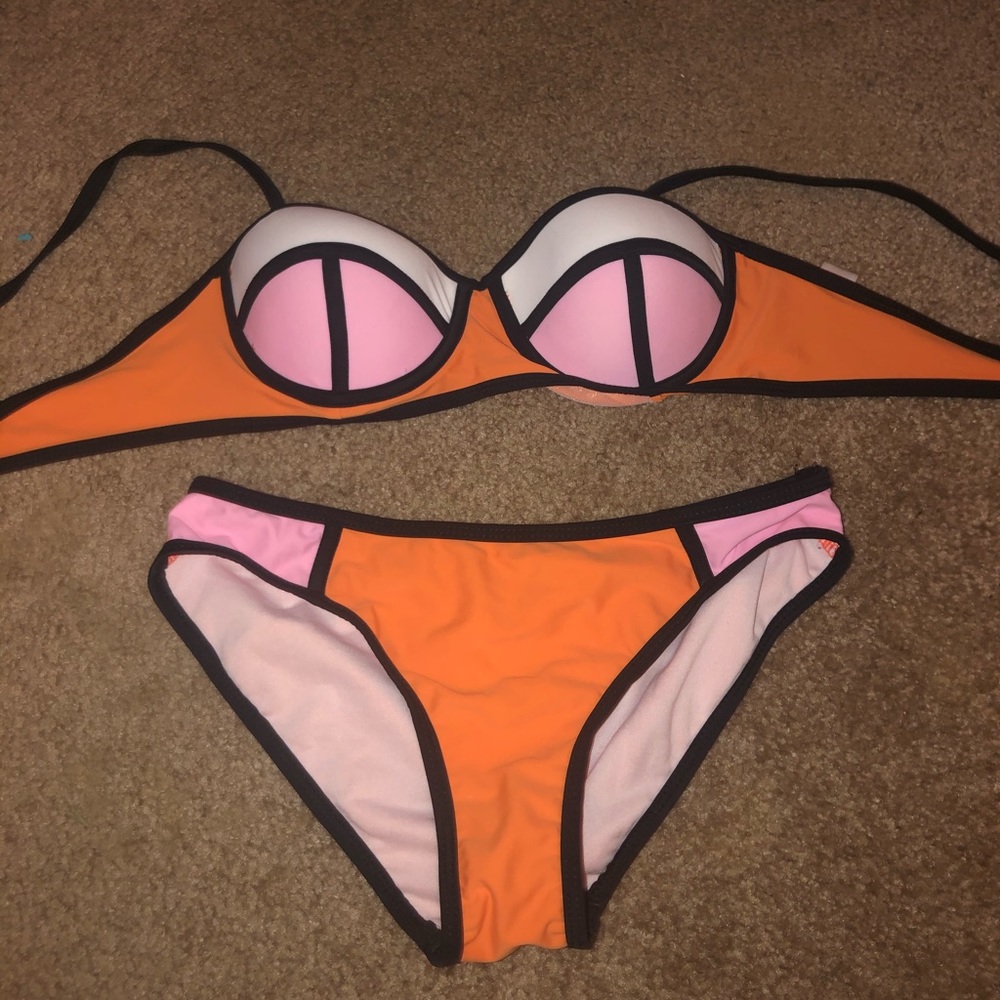 Super cute orange and pink triangl bikini!